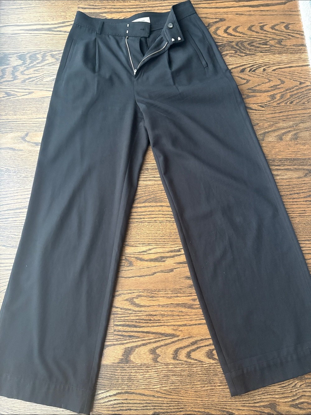 Everlane The Draper Pleated Pant in Buttersmooth (Regular) - Black Size 4
